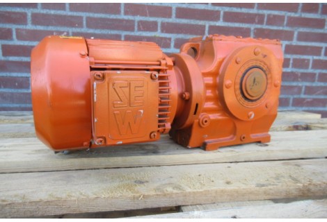 26 RPM 1.5 KW Asmaat 40 mm. Unused